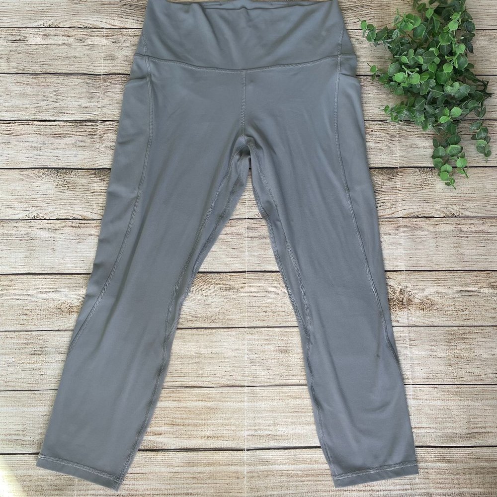 Lululemon Align High Rise Crop with Pockets 23" Rhino Grey / size 10
